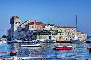 Green-beautiful Modern Apt. With Balcony & Garden