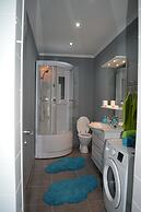 Green-beautiful Modern Apt. With Balcony & Garden