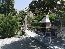 Green-beautiful Modern Apt. With Balcony & Garden