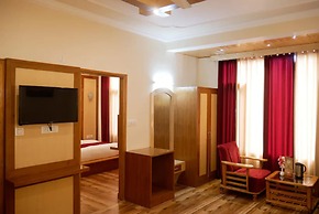 Goroomgo New Ambika Mall Road Manali