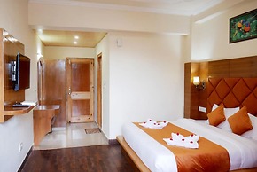 Goroomgo New Ambika Mall Road Manali