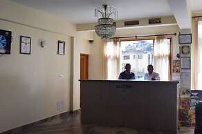 Goroomgo New Ambika Mall Road Manali