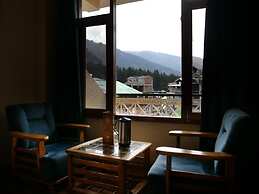 Goroomgo New Ambika Mall Road Manali