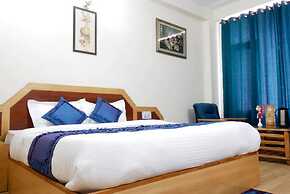 Goroomgo New Ambika Mall Road Manali