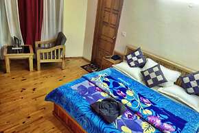 Goroomgo New Ambika Mall Road Manali