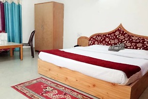 Goroomgo New Ambika Mall Road Manali