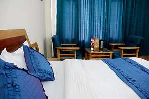 Goroomgo New Ambika Mall Road Manali