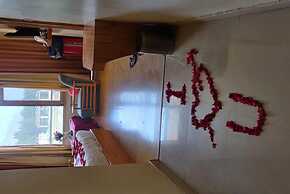 Goroomgo New Ambika Mall Road Manali