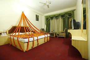 Goroomgo New Ambika Mall Road Manali