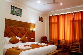 Goroomgo New Ambika Mall Road Manali