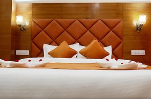 Goroomgo New Ambika Mall Road Manali