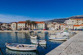 Lovely 1-bed Apartment With Patio in Kastel Stari