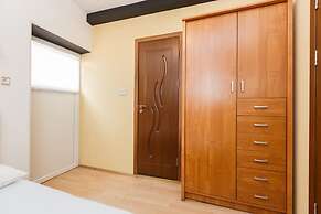 Lovely 1-bed Apartment With Patio in Kastel Stari