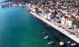 Lovely 1-bed Apartment With Patio in Kastel Stari