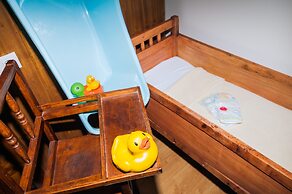 Cottage With Jacuzzi and Fireplace in the Room