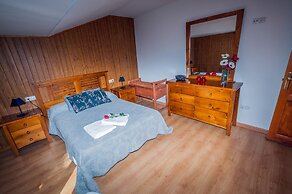 Cottage With Jacuzzi and Fireplace in the Room