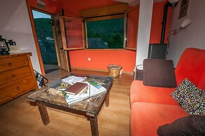 Cottage With Jacuzzi and Fireplace in the Room