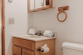 43sl - Hot Tub - Pets Ok - Bbq - Wifi 3 Bedroom Cabin by Redawning