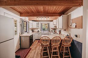 43sl - Hot Tub - Pets Ok - Bbq - Wifi 3 Bedroom Cabin by Redawning