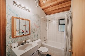 43sl - Hot Tub - Pets Ok - Bbq - Wifi 3 Bedroom Cabin by Redawning