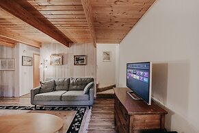 43sl - Hot Tub - Pets Ok - Bbq - Wifi 3 Bedroom Cabin by Redawning