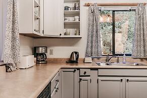 43sl - Hot Tub - Pets Ok - Bbq - Wifi 3 Bedroom Cabin by Redawning