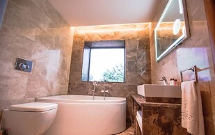 Charleson Luxury Hotel