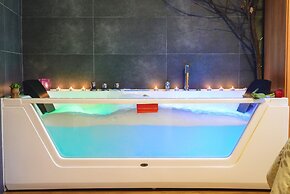 Rural House With Jacuzzi and Fireplace in the Room for 2 People