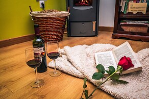 Rural House With Jacuzzi and Fireplace in the Room for 2 People