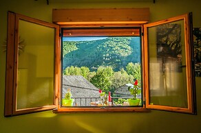 Rural House With Jacuzzi and Fireplace in the Room for 2 People