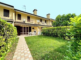 Spacious House With Garden and Pool