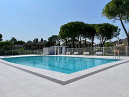 Spacious House With Garden and Pool
