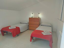 Triplex Next To The Beach 2 Separate Entrances