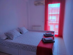 Triplex Next To The Beach 2 Separate Entrances