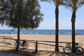 Triplex Next To The Beach 2 Separate Entrances