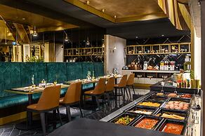 Emerald Downtown Suites