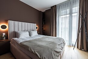 Emerald Downtown Suites