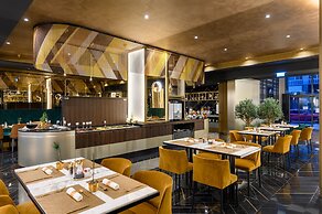 Emerald Downtown Suites