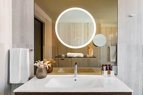 Emerald Downtown Suites