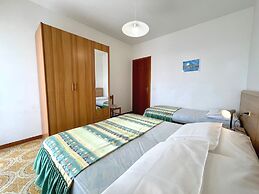 Welcoming Flat With Large Balcony