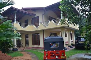 Villa Vinses In Hikkaduwa