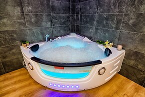 Rural House With Jacuzzi and Fireplace in the Room for 2-4 People