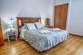 Rural House With Jacuzzi and Fireplace in the Room for 2-4 People