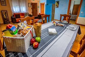 Rural House With Jacuzzi and Fireplace in the Room for 2-4 People