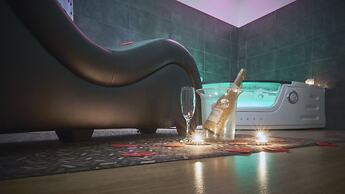 Rural House With Jacuzzi and Fireplace in the Room for 2-4 People