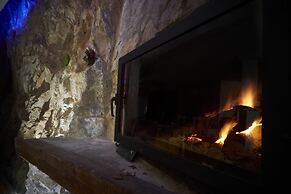 Rural House With Jacuzzi and Fireplace in the Room for 2-4 People