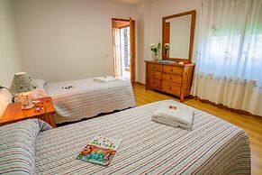 Rural House With Jacuzzi and Fireplace in the Room for 2-4 People