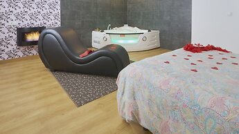 Rural House With Jacuzzi and Fireplace in the Room for 2-4 People