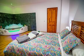 Rural House With Jacuzzi and Fireplace in the Room for 2-4 People