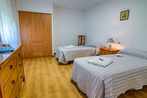 Rural House With Jacuzzi and Fireplace in the Room for 2-4 People